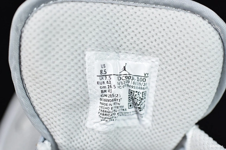 Low Jordan White - 1 DC9036-100 Camo 0110